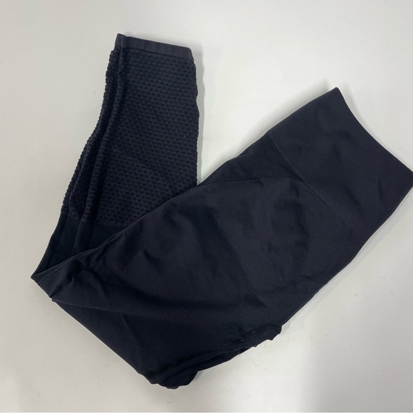 Fabletics Pants - Black Medium Fabletics High-Waisted Seamless Mesh Leggings Women’s Medium